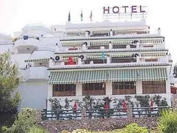 Hotel Jose Cruz نيرخا